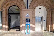 Bahnhof Bozen: Aufzug zur Unterführung